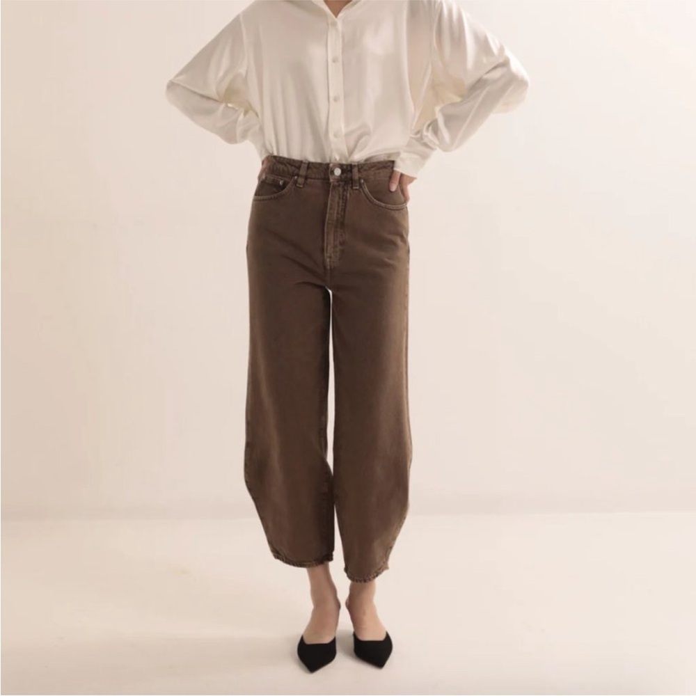 TOTEME high-rise organic cotton barrel leg jeans washed chocolate brown 28/32